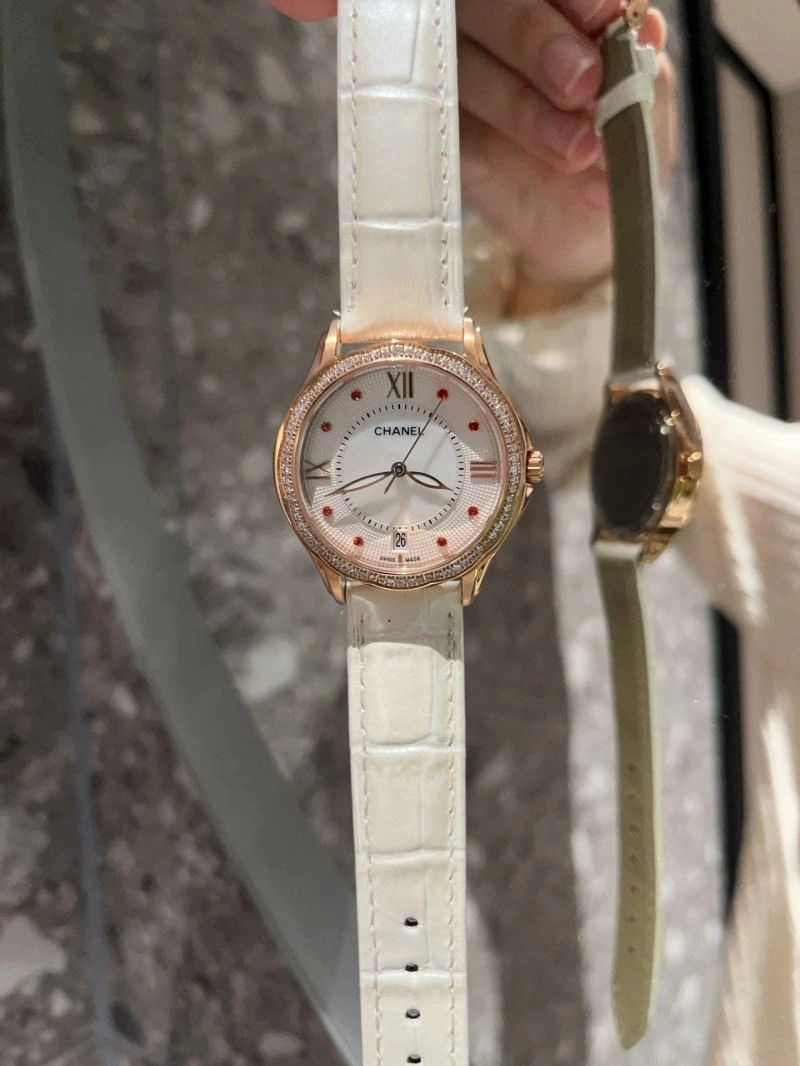 Refined CHANEL Watches 181621