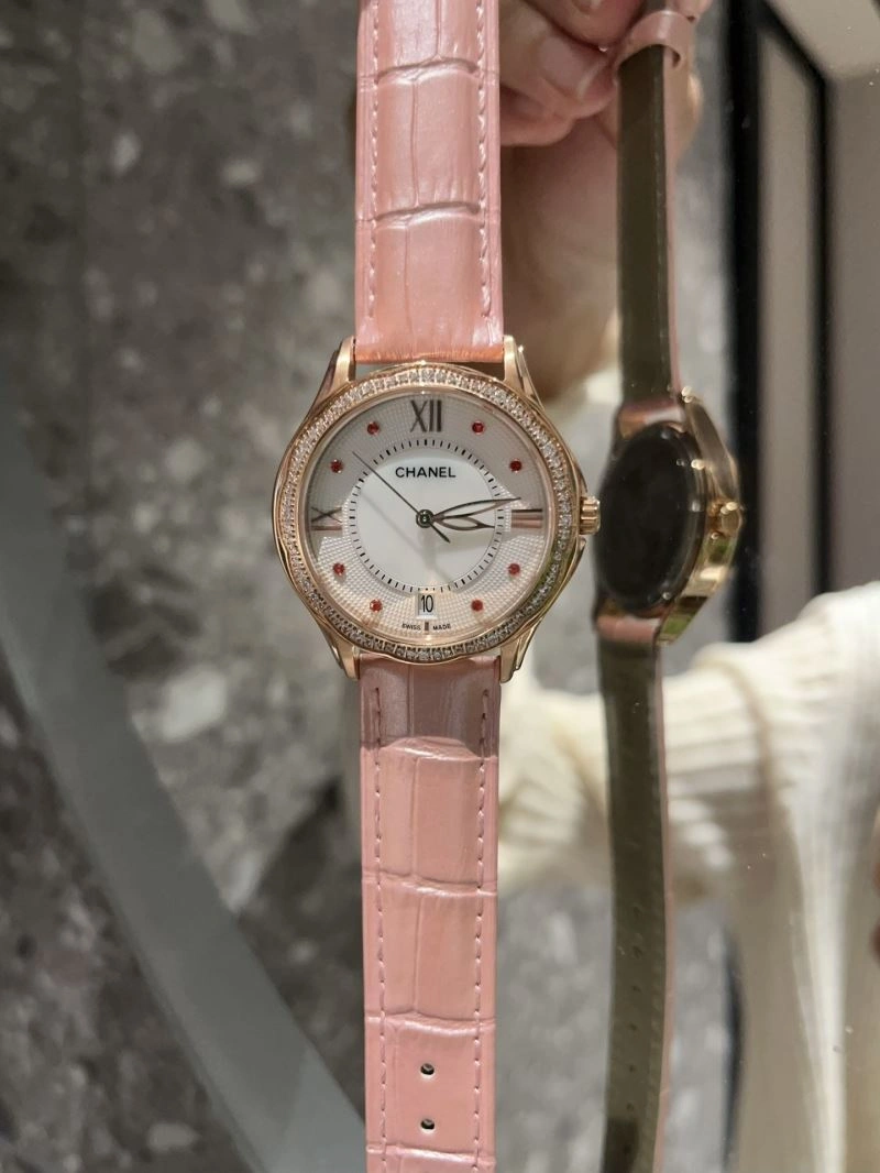 Refined CHANEL Watches 181621