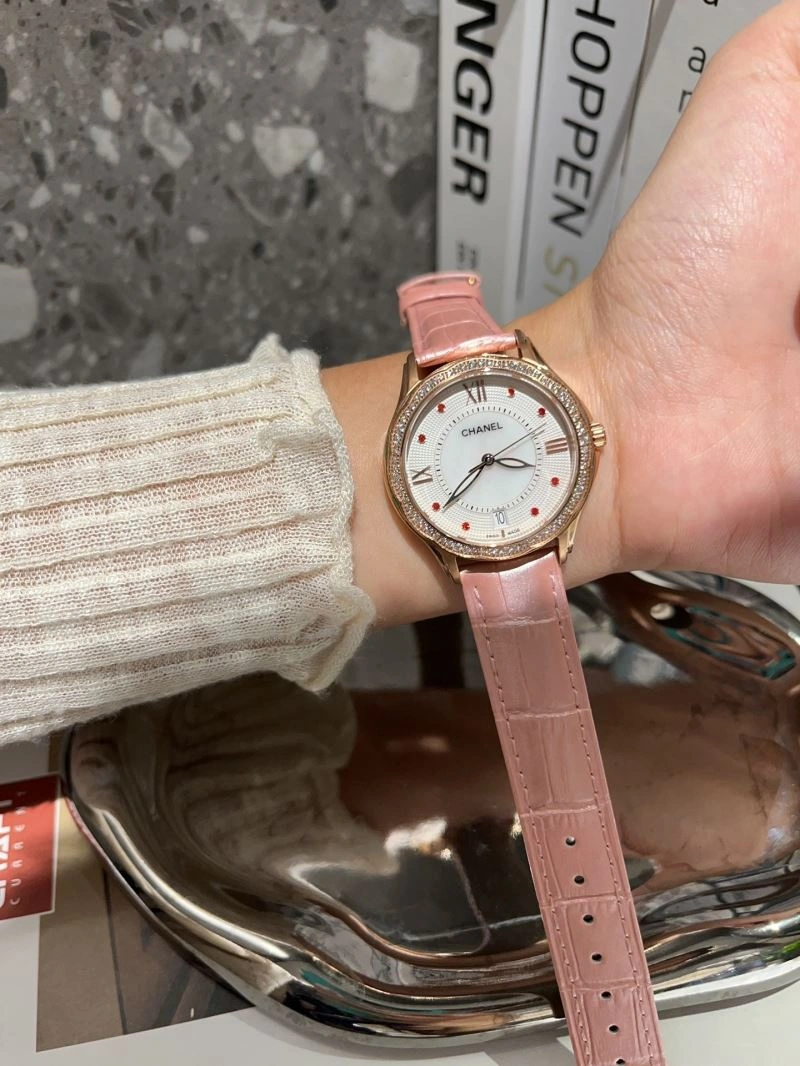 Refined CHANEL Watches 181621