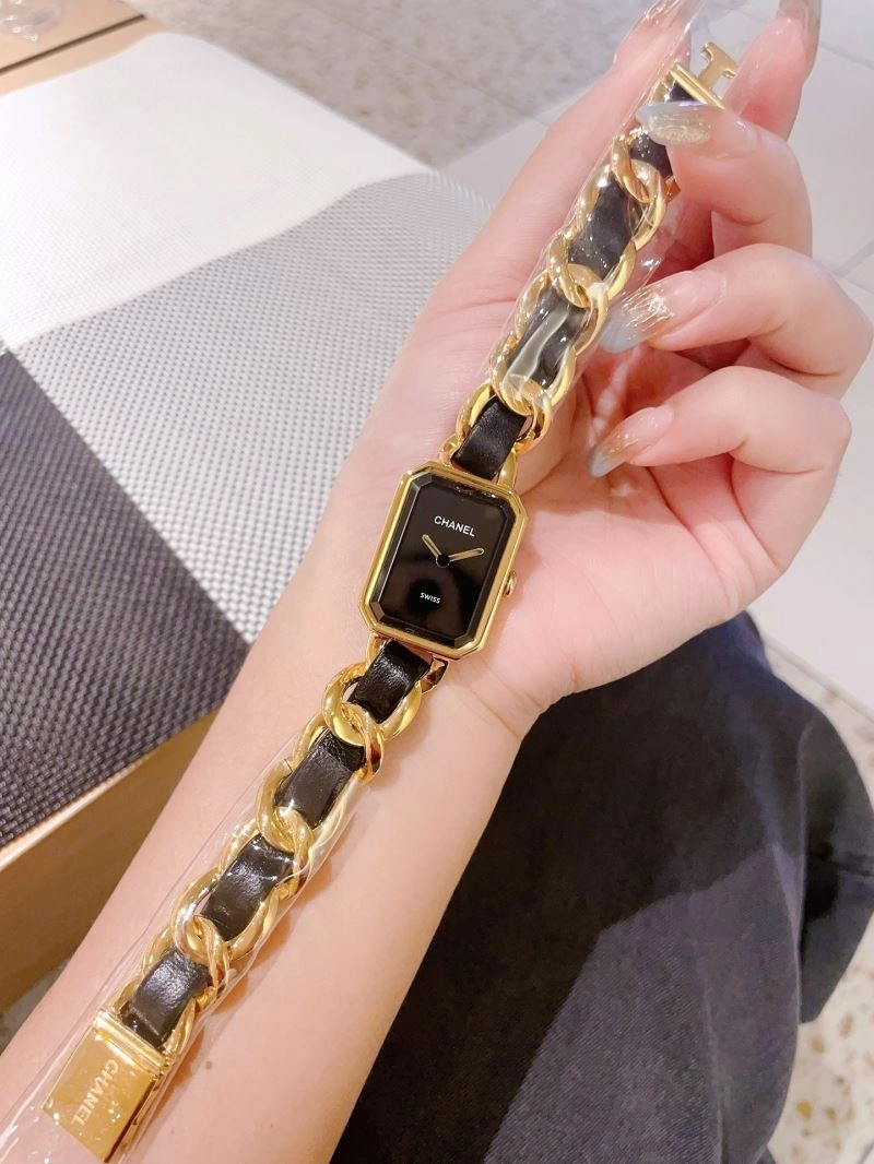Supportive CHANEL Watches 181572