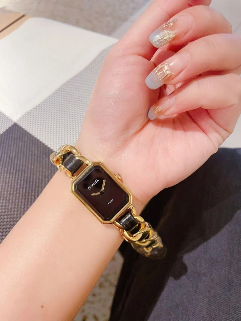 Supportive CHANEL Watches 181572