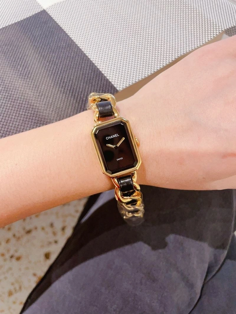 Supportive CHANEL Watches 181572