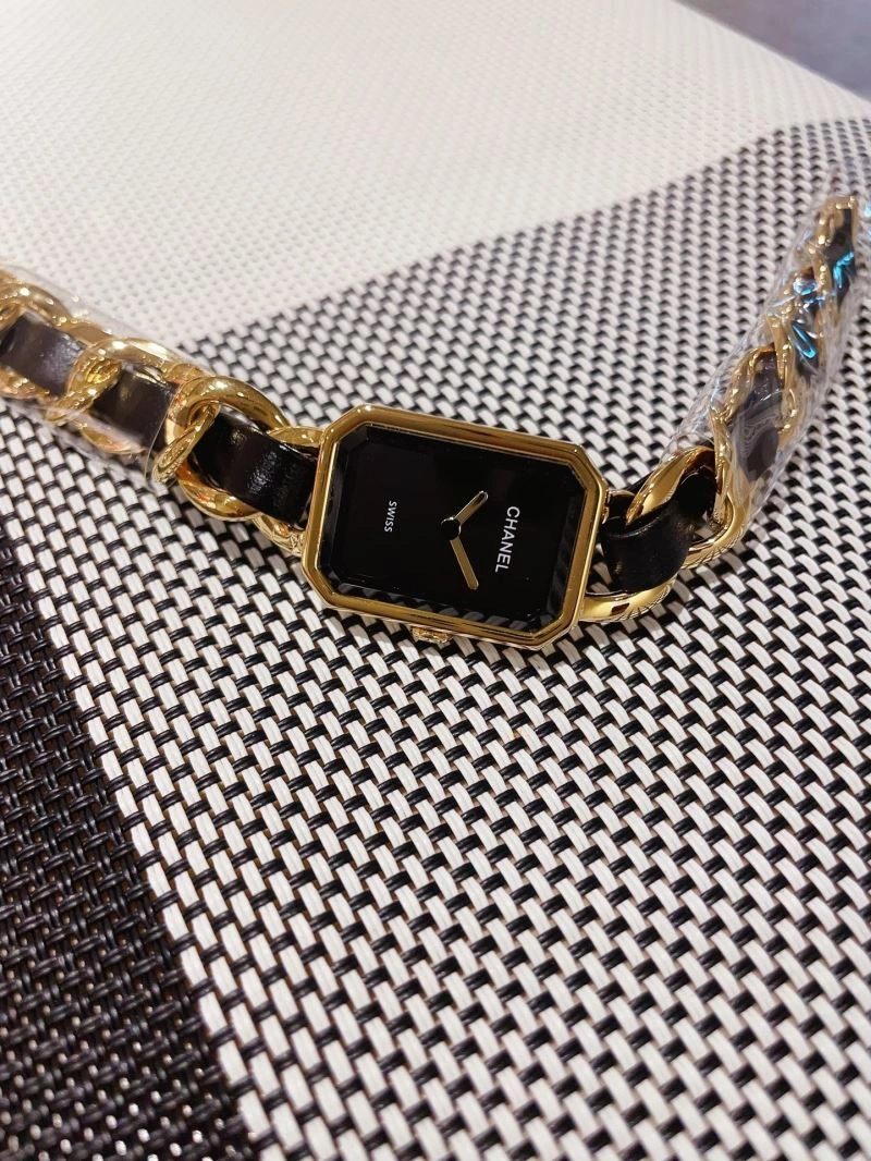 Supportive CHANEL Watches 181572