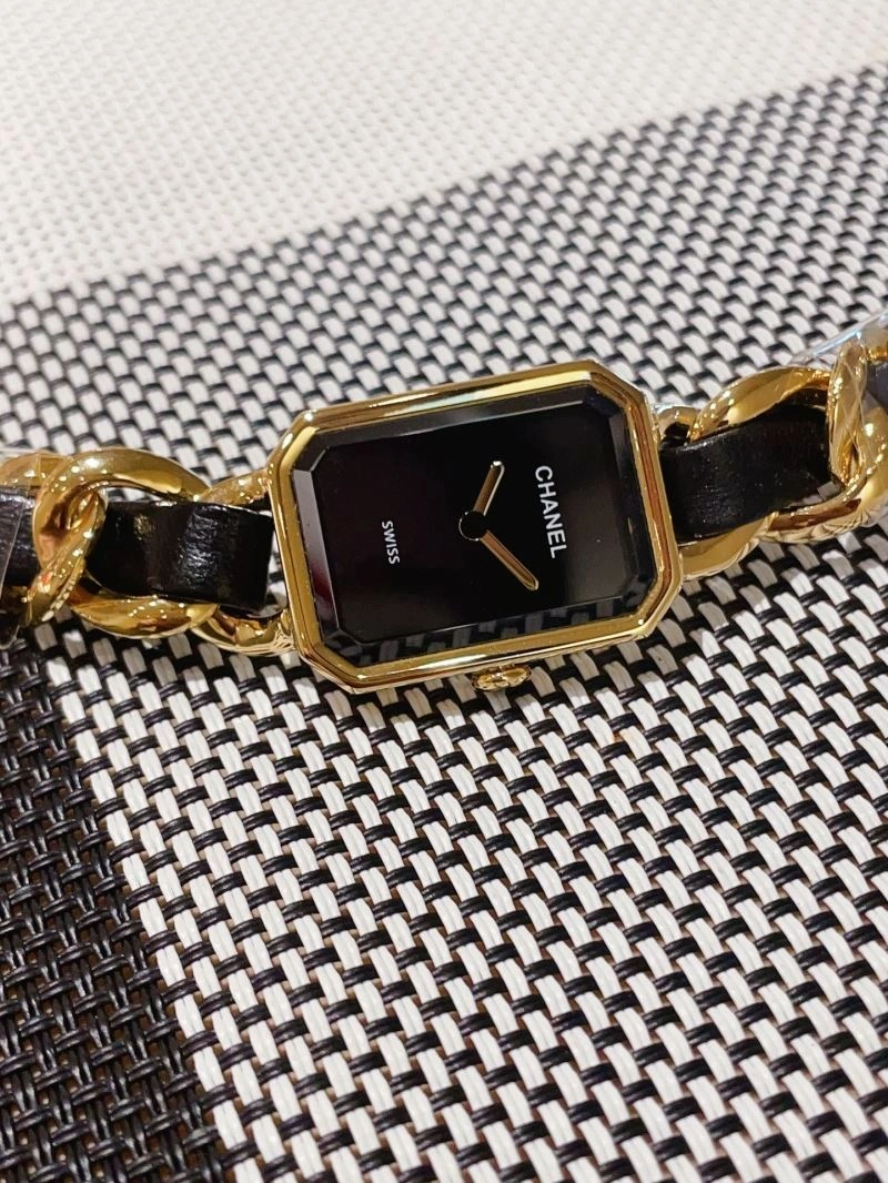 Supportive CHANEL Watches 181572