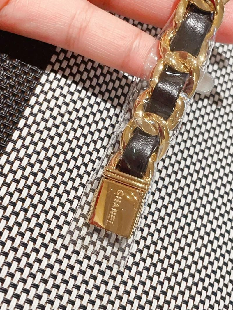 Supportive CHANEL Watches 181572