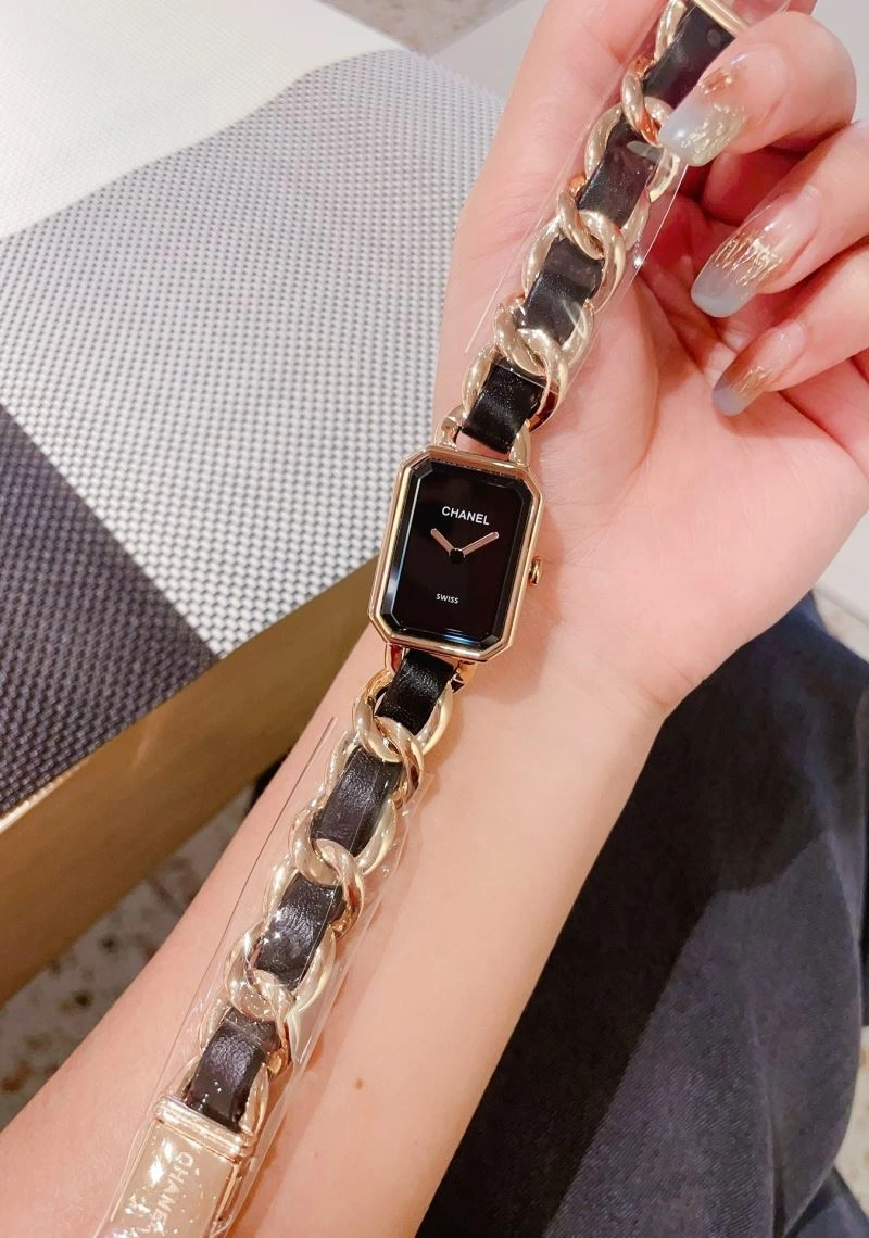 SoftTouch CHANEL Watches 181565