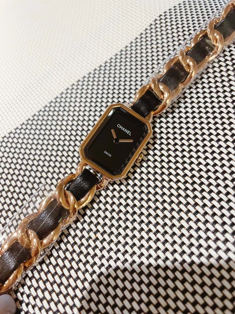 SoftTouch CHANEL Watches 181565