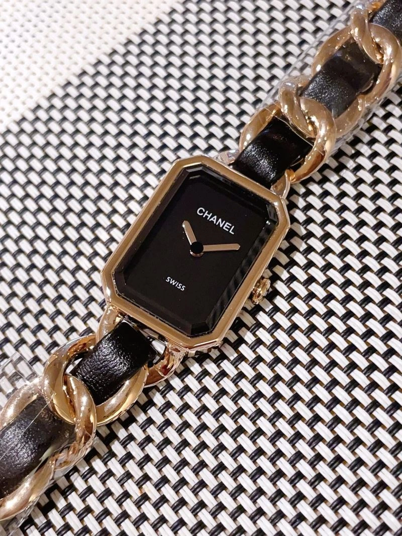SoftTouch CHANEL Watches 181565