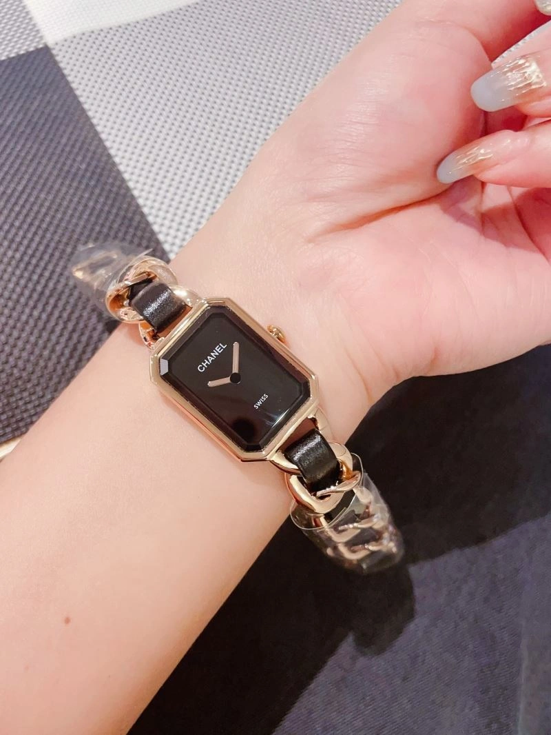 SoftTouch CHANEL Watches 181565