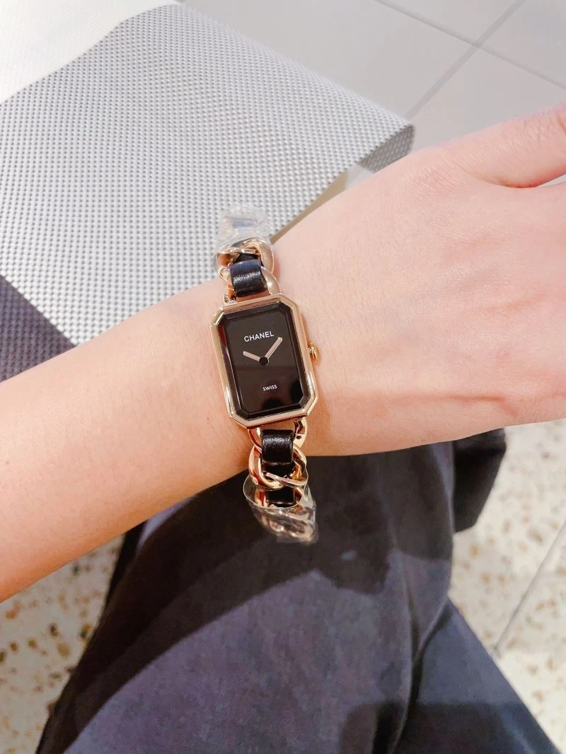 SoftTouch CHANEL Watches 181565