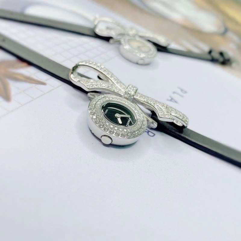 Neat CHANEL Watches 181581