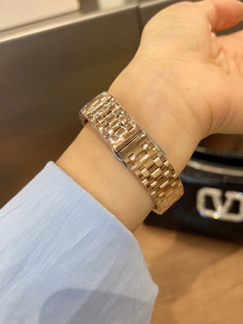 Tailored CHANEL Watches 181577