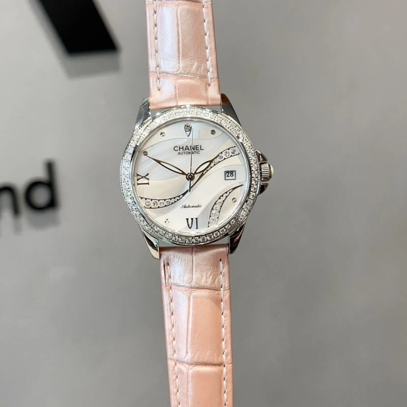 Neat CHANEL Watches 181585