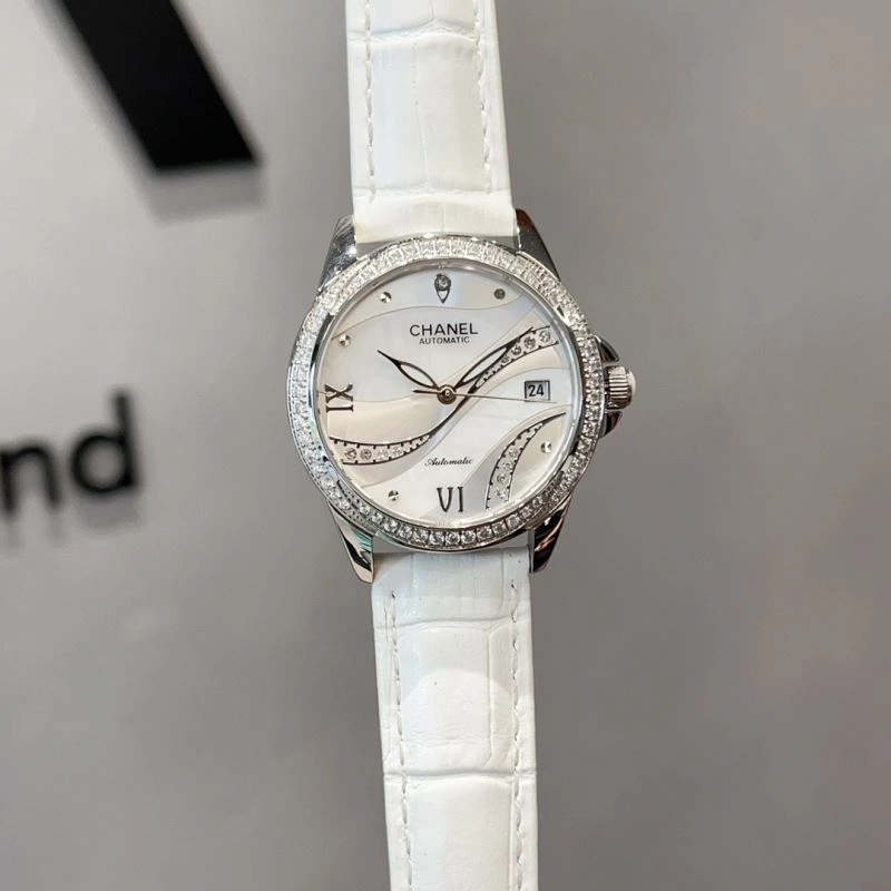 Neat CHANEL Watches 181585