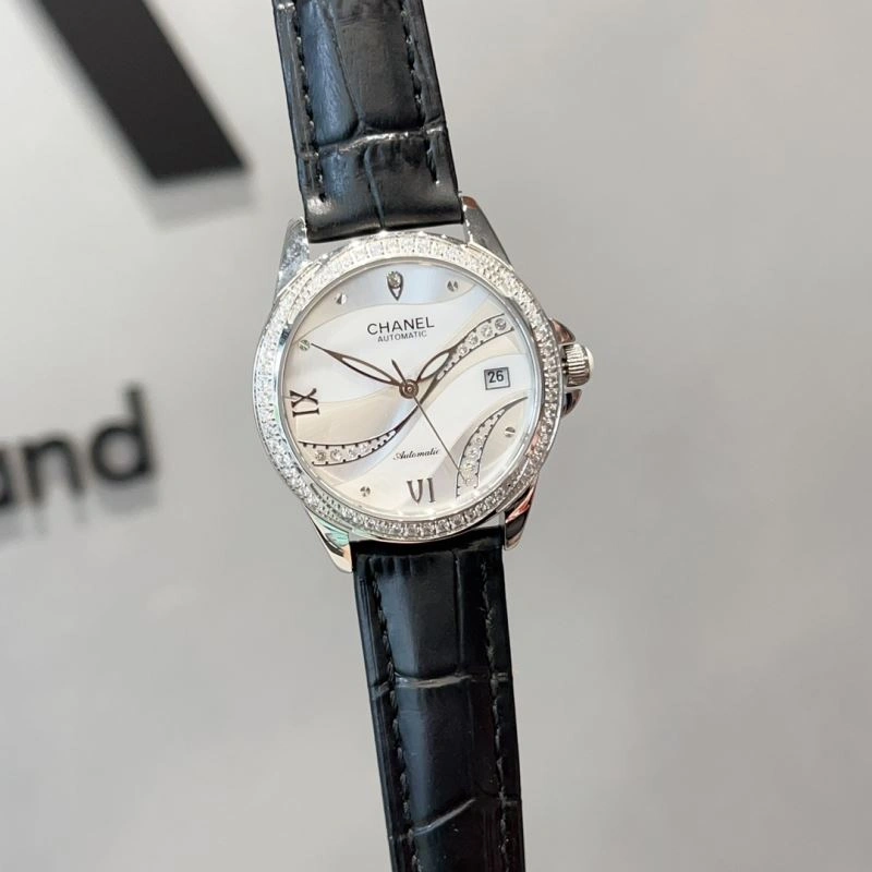 Neat CHANEL Watches 181585
