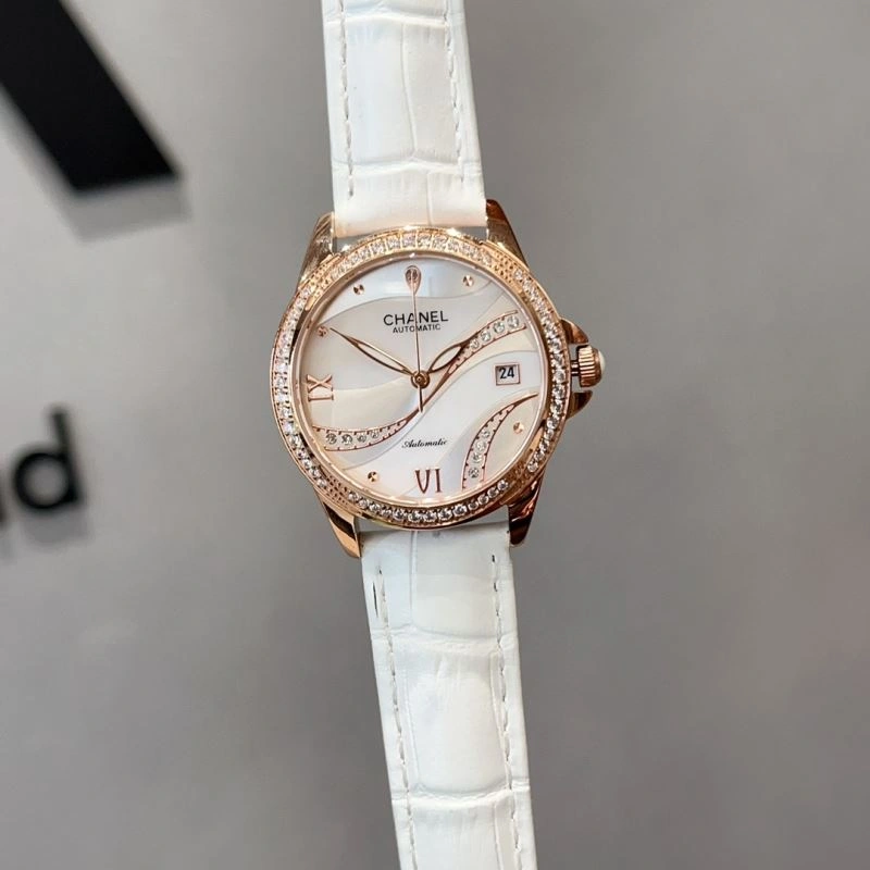 Neat CHANEL Watches 181585