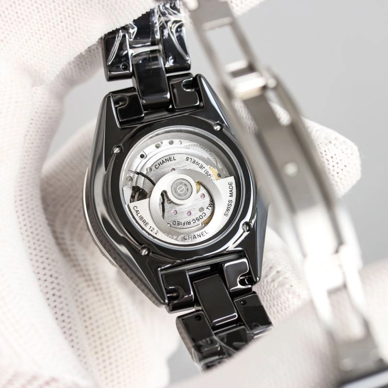 Bright CHANEL Watches 181574
