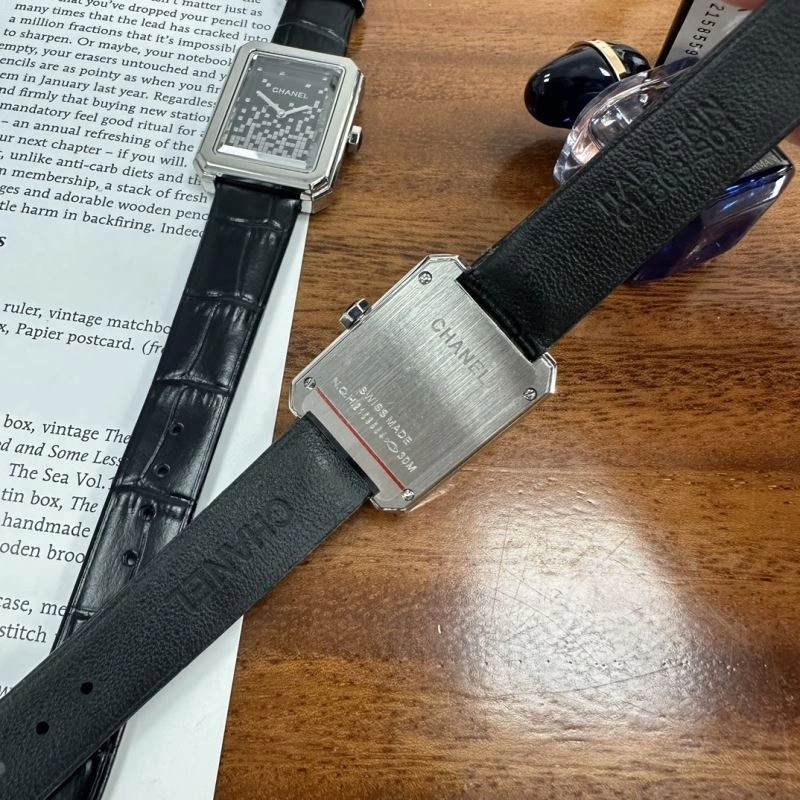 Neat CHANEL Watches 181542