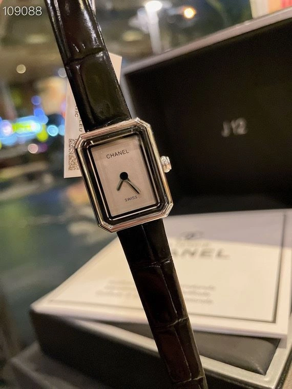 CHANEL Watches UrbanChic 181512
