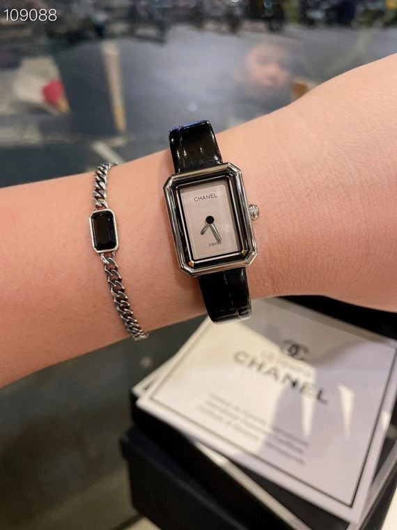CHANEL Watches UrbanChic 181512