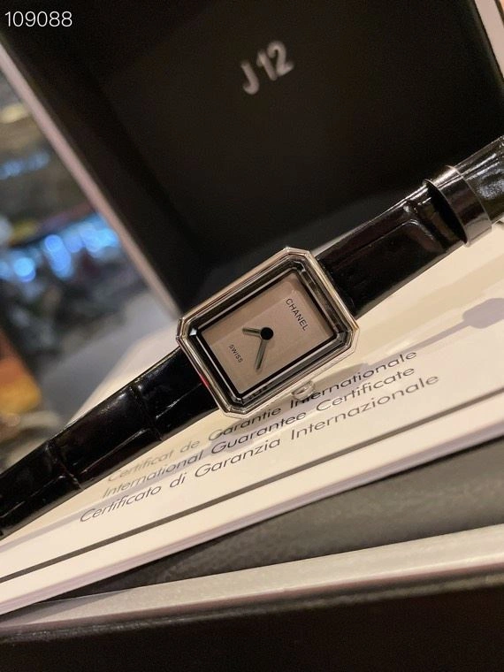 CHANEL Watches UrbanChic 181512