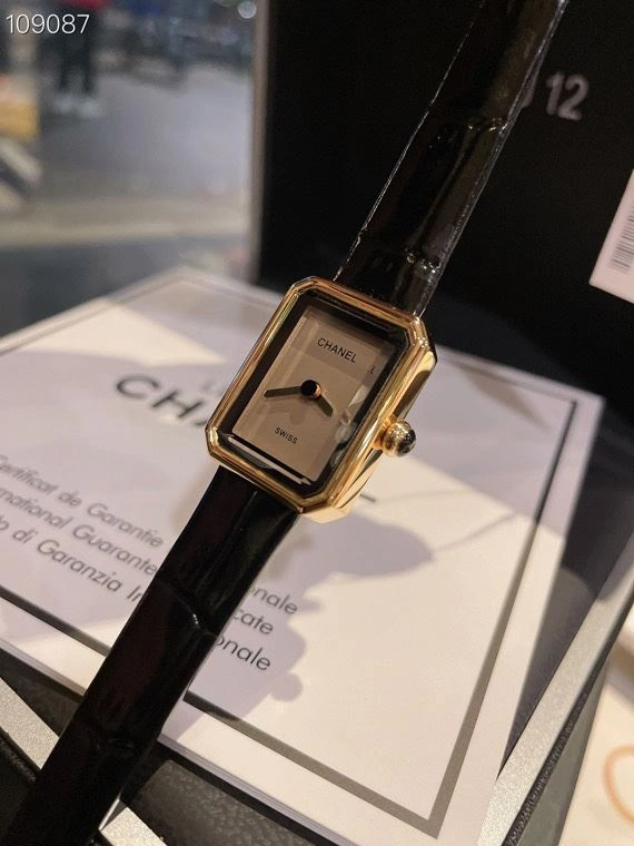 Chic CHANEL Watches 181511