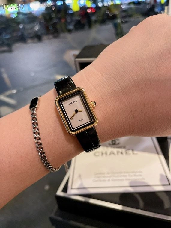 Chic CHANEL Watches 181511