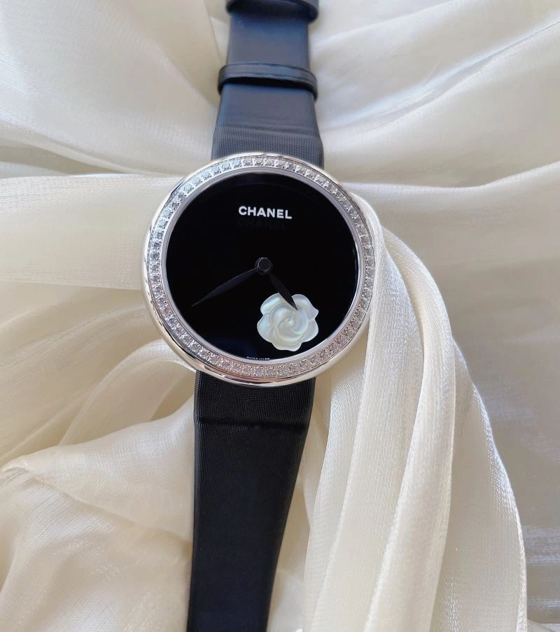 Neat CHANEL Watches 181488