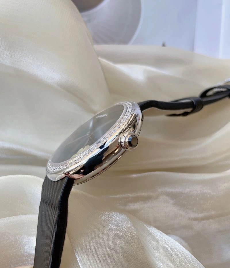 Neat CHANEL Watches 181488