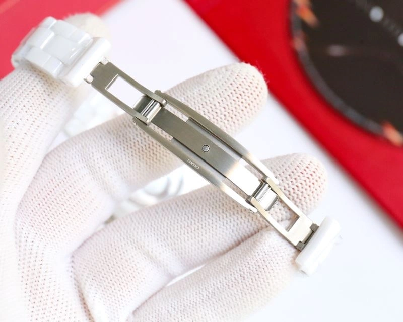Sleek CHANEL Watches 181495