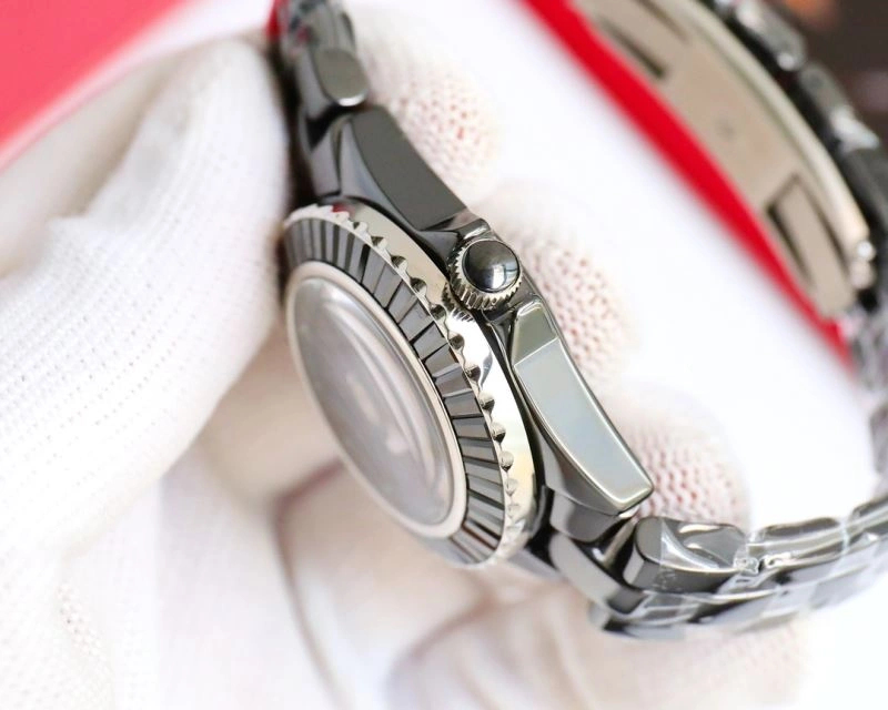 Sleek CHANEL Watches 181495