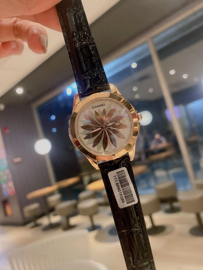 Modern CHANEL Watches 181436