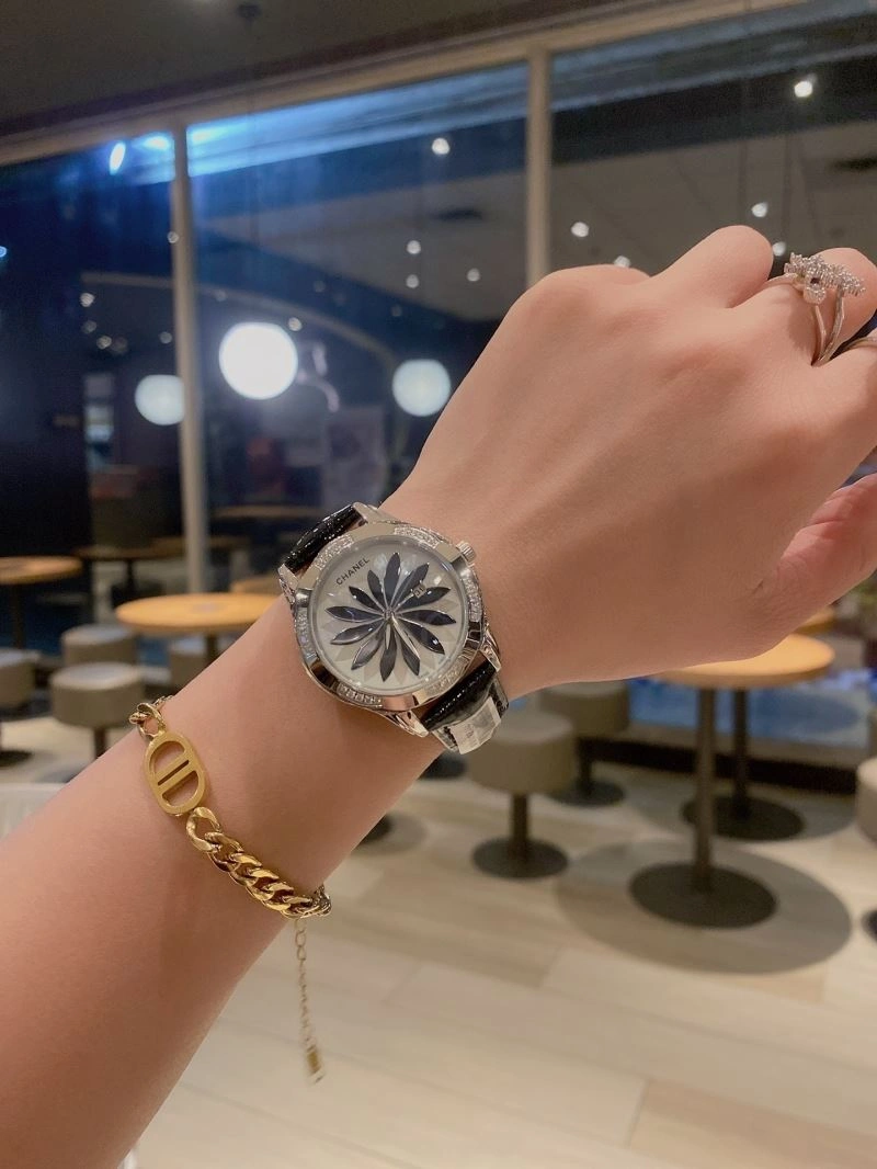 Modern CHANEL Watches 181436