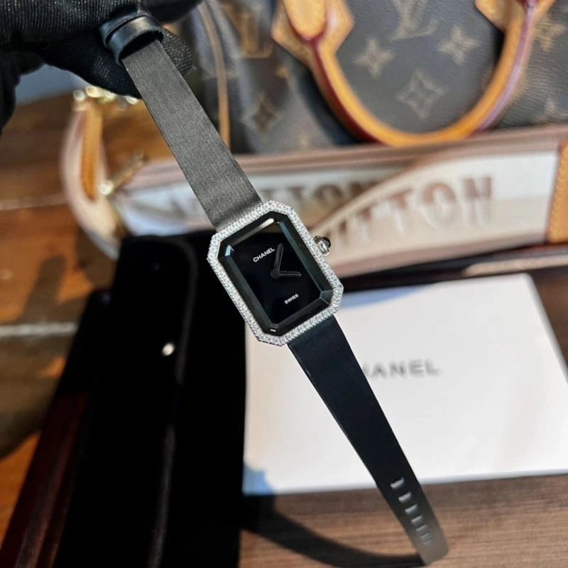 TimelessDesign CHANEL Watches 181423