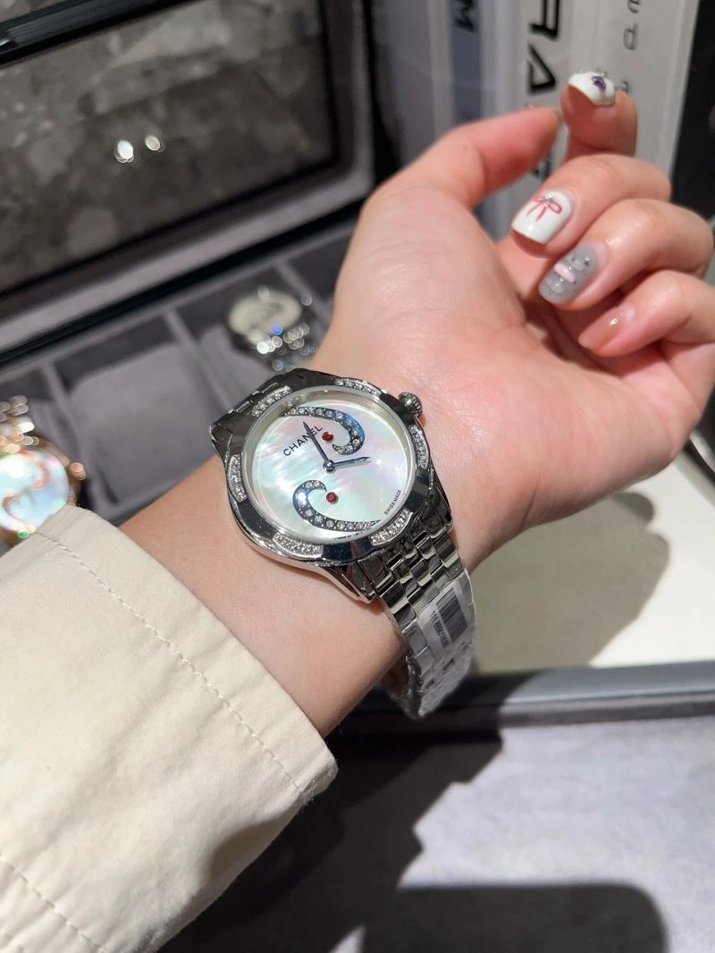 Popular CHANEL Watches 181337