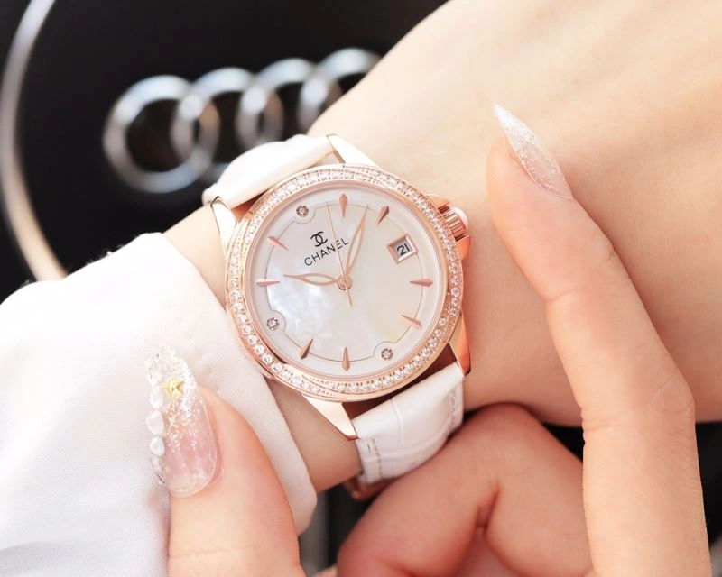 Contemporary CHANEL Watches 181333