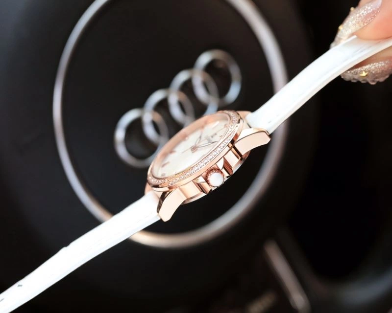 Contemporary CHANEL Watches 181333