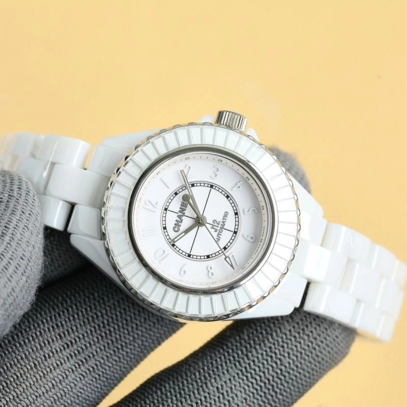 Unique CHANEL Watches 181311