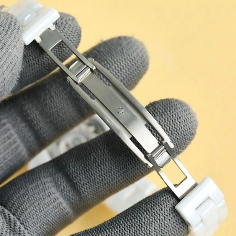 Unique CHANEL Watches 181311