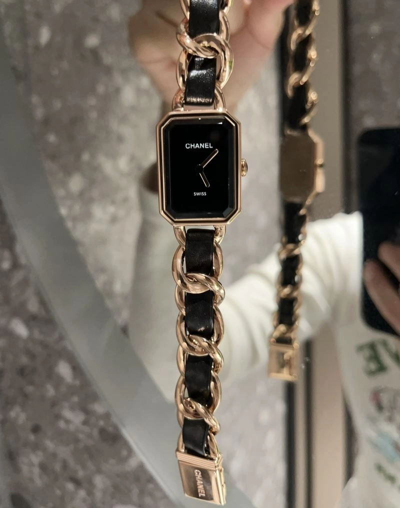 SunProtective CHANEL Watches 181308