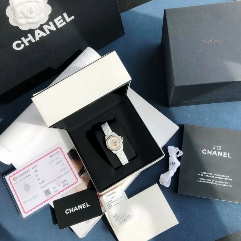 SmoothTexture CHANEL Watches 181288