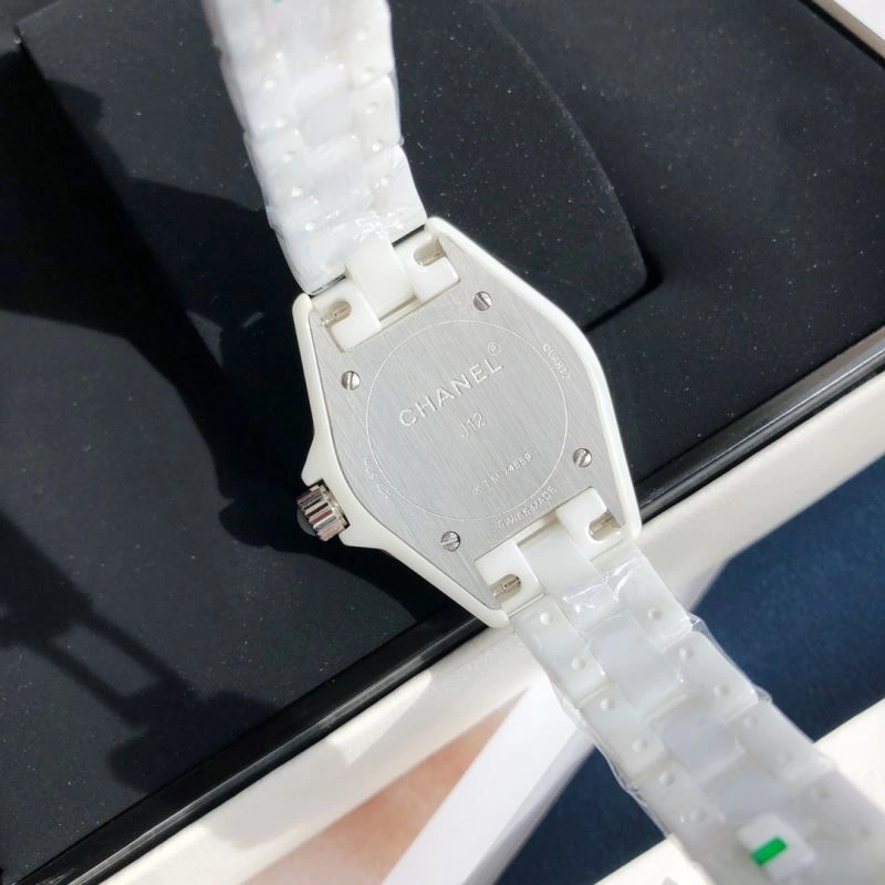 SmoothTexture CHANEL Watches 181288