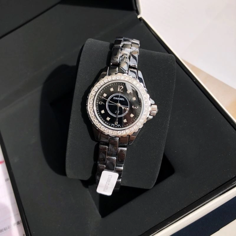 Snug CHANEL Watches 181279