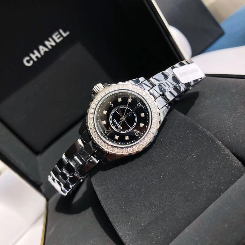 Snug CHANEL Watches 181279