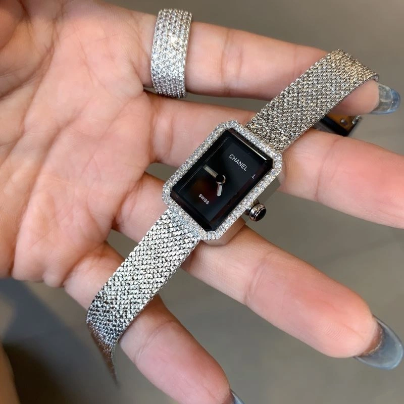 CHANEL Watches Unique 181235