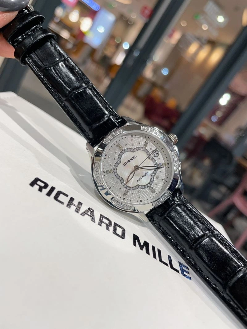 Versatile CHANEL Watches 181250
