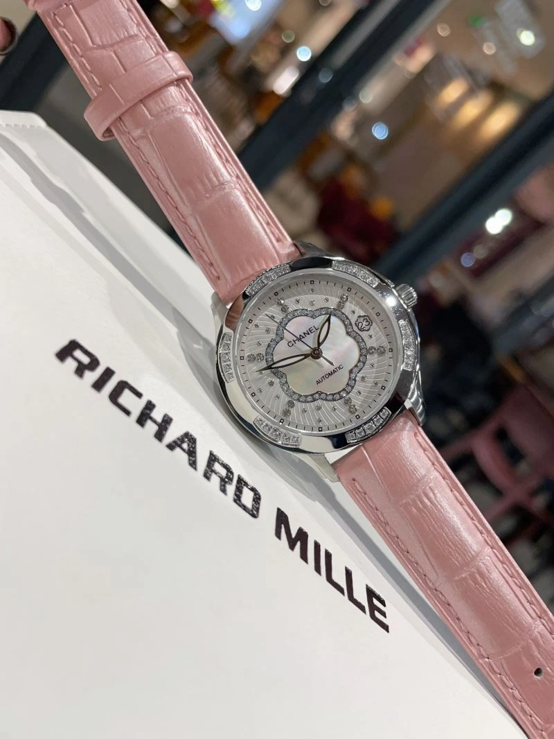 Versatile CHANEL Watches 181250