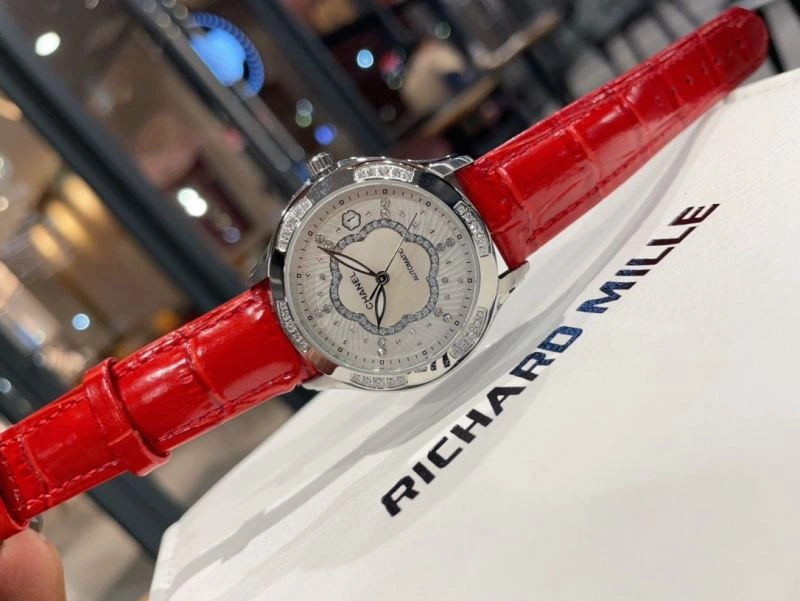 Versatile CHANEL Watches 181250