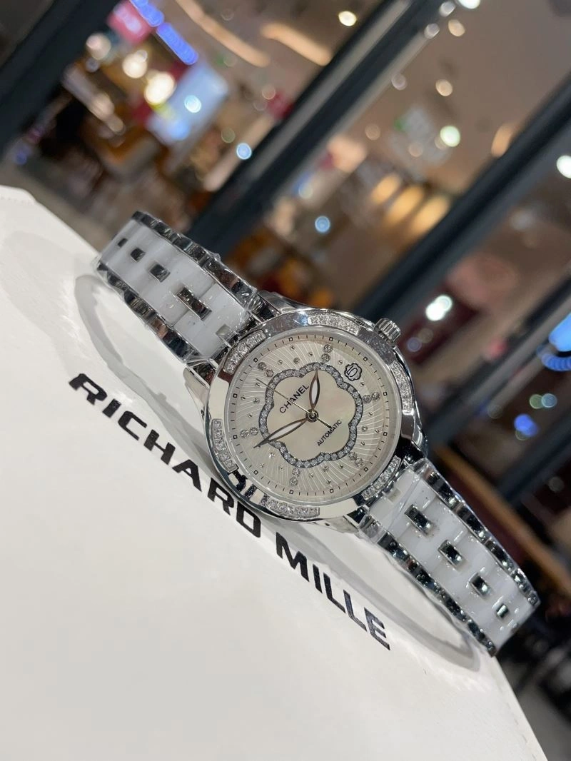Versatile CHANEL Watches 181250