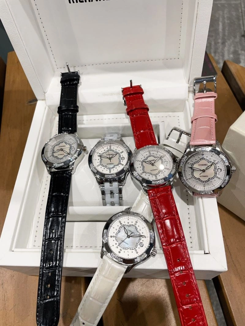 Versatile CHANEL Watches 181250